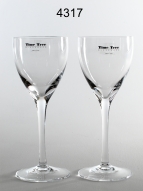 fluted wine glass 